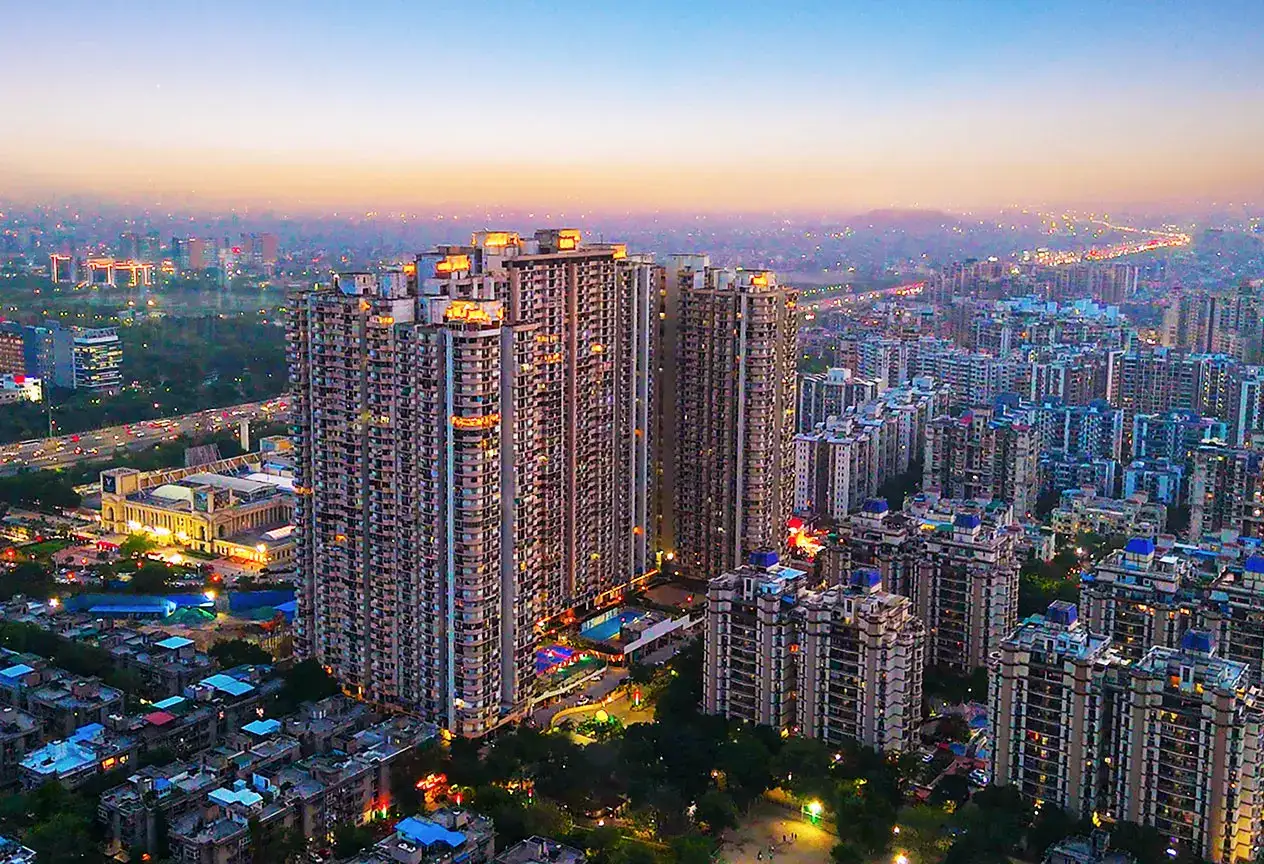 Saya Gold Avenue